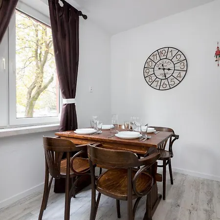 Metro Wilanowska 3-bedroom Varšava