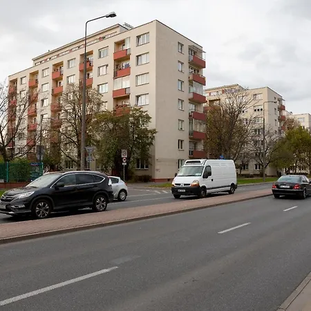 Metro Wilanowska 3-bedroom Apartmán *