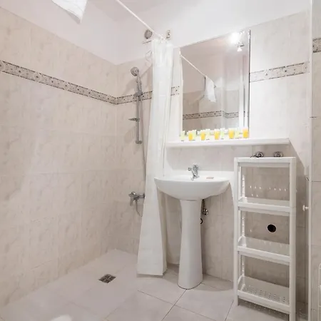 Metro Wilanowska 3-bedroom Apartmán